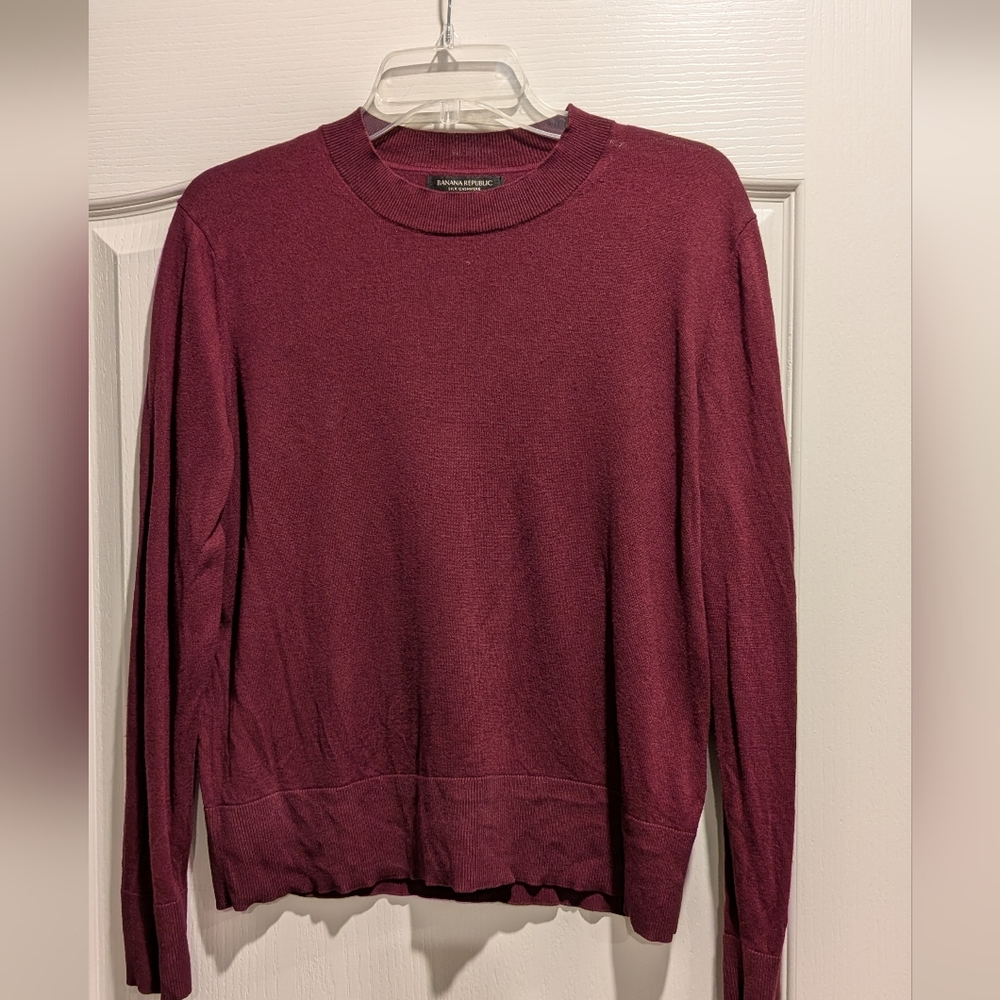 Banana Republic Women's silj And Cashmere Light Weight Maroon Crewneck Sweater